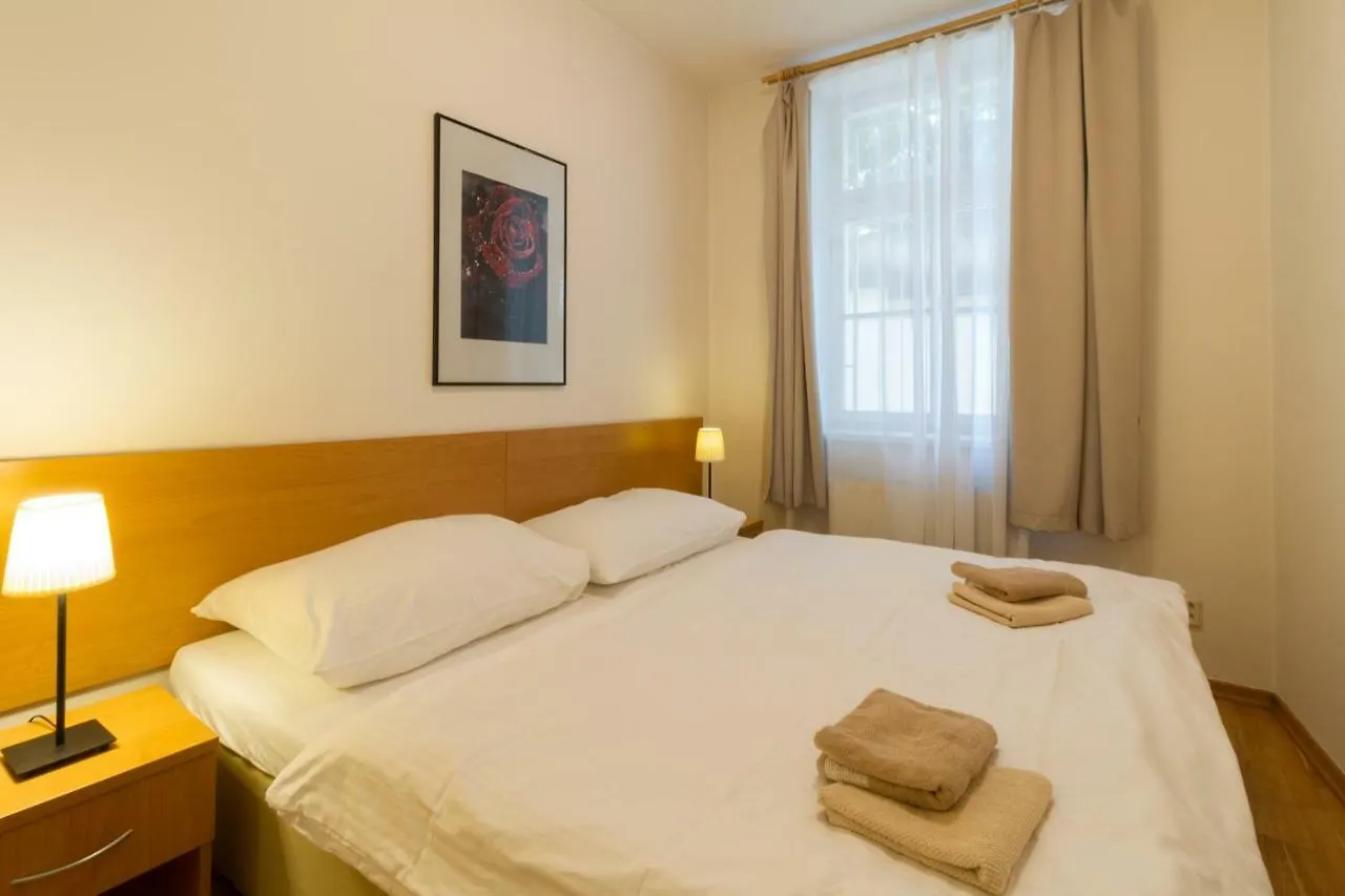 Residence Zahrebska 布拉格